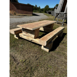 Bord-/bnkest i massivt lrketr - 2,1 x 1,75 m