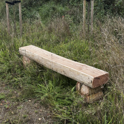 Bnk i massivt lrketr - 2,1 m