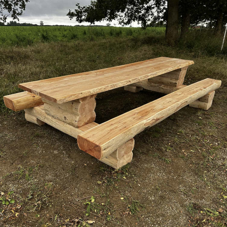 Bord-/bnkest i massivt lrketr - 3 x 1,75 m