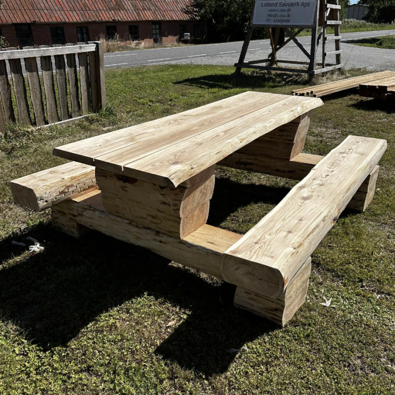 Bord-/bnkest i massivt lrketr - 2,1 x 1,75 m